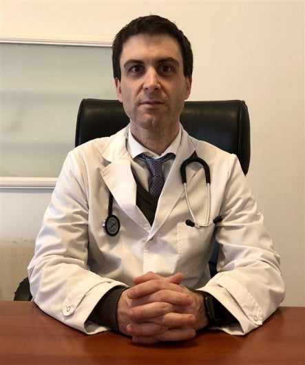 <em><strong>Dr. Andres Fernandez - Dermatólogo</strong></em>